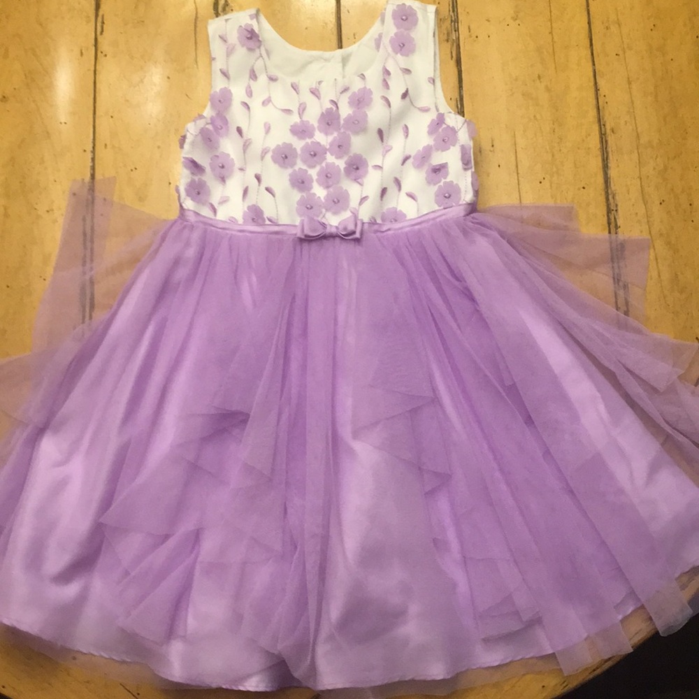 Purple flowered Princess Dress. Size 5. Mint cond.